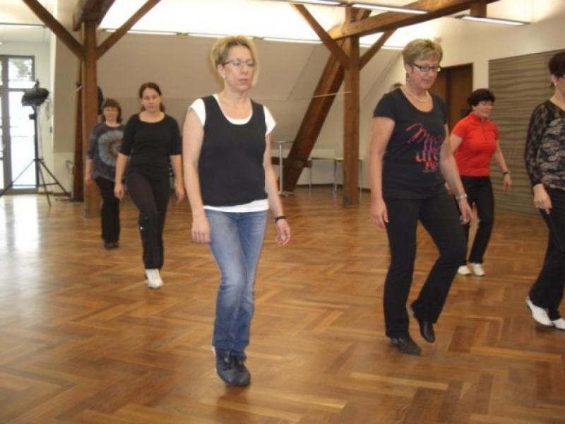 Gruppen-/Linientänze für Solotänzer