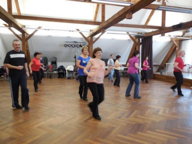 Gruppen-/Linientänze für Solotänzer